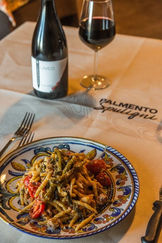 Trofie al pesto di pistacchio e ciliegino